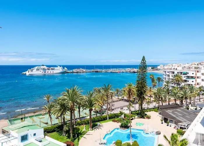 Comodoro 809 Los Cristianos (Tenerife)